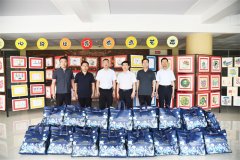 公司走進(jìn)玉龍湖小學(xué)開展“六一”走訪慰問(wèn)活動(dòng)